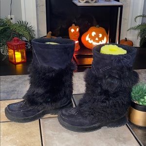 Black winter boot